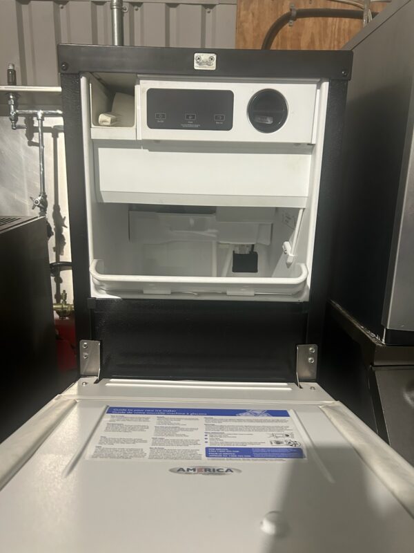 Used Scotsman 65lbs Ice Machine M#CU50PA-1A - Image 2